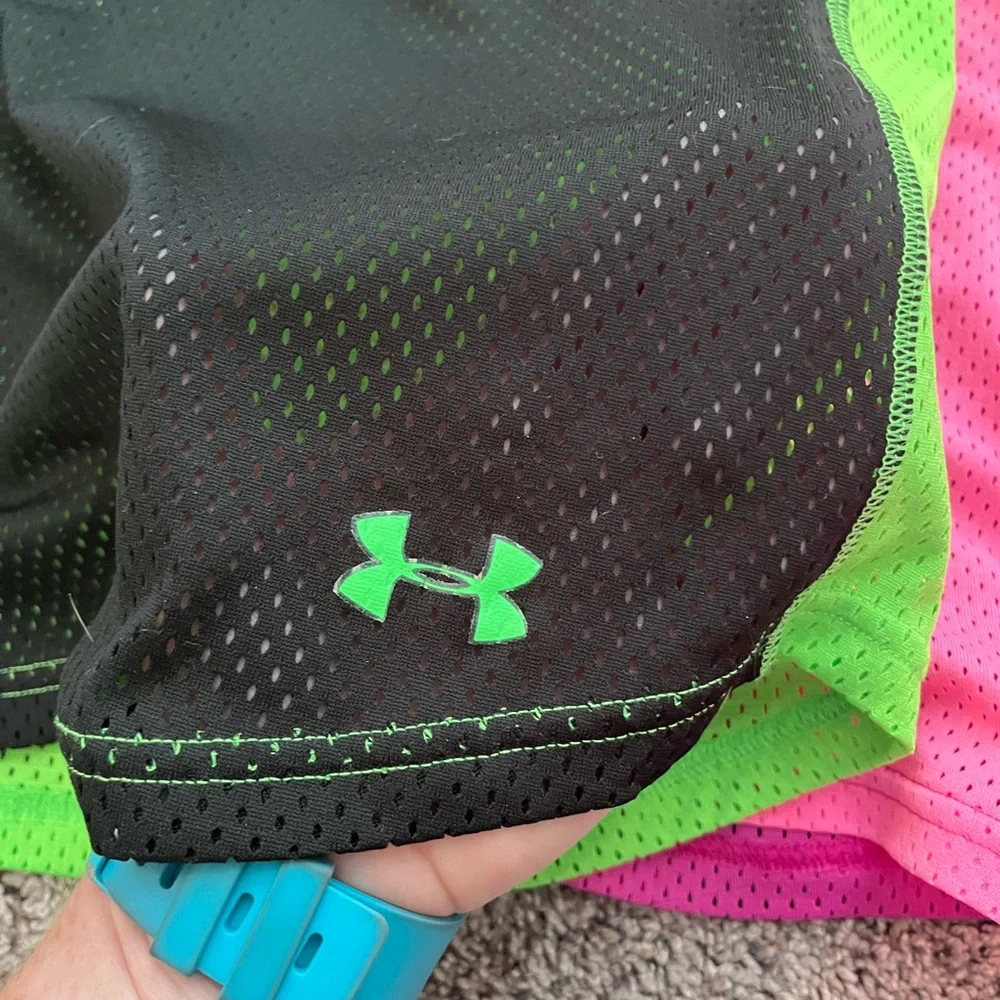 2 Under Armour tank tops, semi-fitted, Heat Gear. - Picture 6 of 7